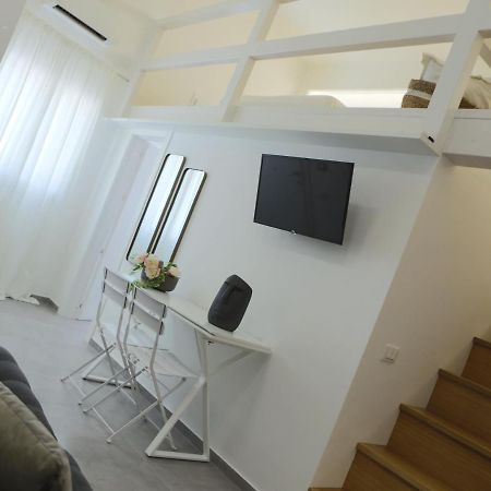 A Due Passi Apartment แตร์ราซีนี ภายนอก รูปภาพ